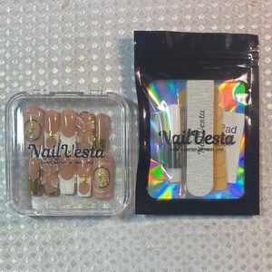 Nail Vesta Golden Muse Nude and Gold Press-On Nails